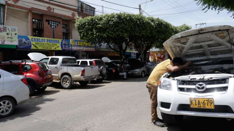 Negocios del sector automotor se tomaron las calles.