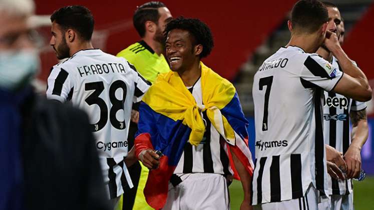 Juan Guillermo Cuadrado, campeón de la Coppa de Italia con Juventus. 