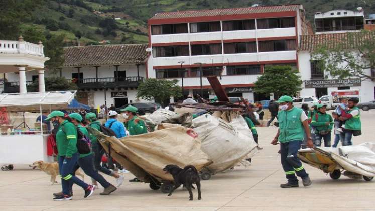 Recuperaron 300 kilos entre cartón, papel, latas y elementos plásticos. /Foto Roberto Ospino