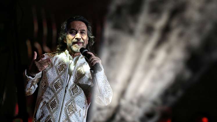 Marco Antonio Solís, músico, cantante, compositor y productor musical mexicano.