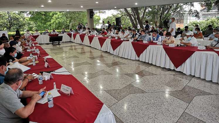 Hoy se reanudan las negociaciones del paro campesino en la mesa que aborda los temas agrarios y minero.