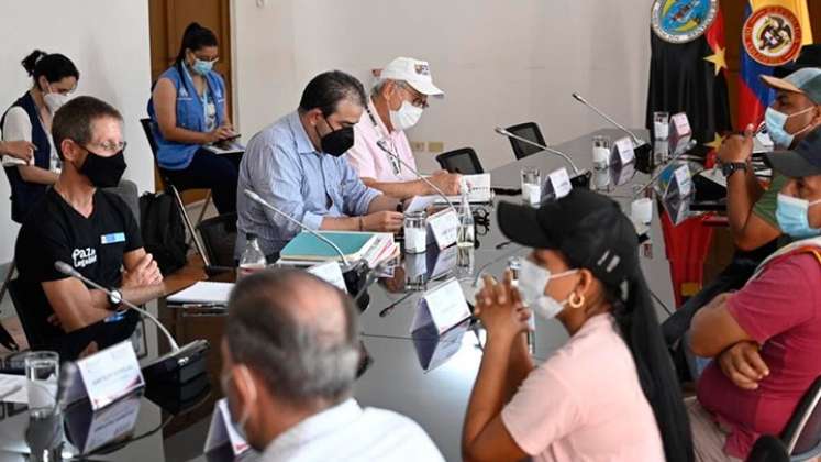 Mesa de diálogo con los líderes del Paro regional.