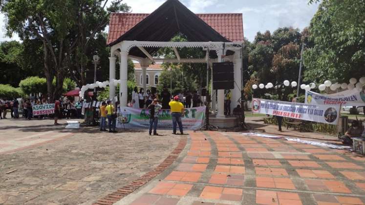 En el parque Colón se reunieron las organizaciones sociales en honor al primer mes del paro nacional./Foto: Paola Ríos - La Opinión