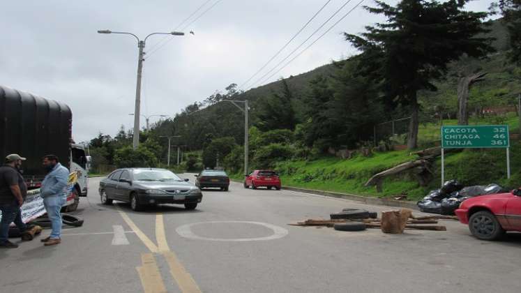 Los camioneros levantaron el bloqueo. / Cortesía/ La Opinión 