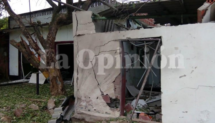 Así quedó la zona donde ocurrió la detonación del artefacto explosivo en el casco urbano de Tibú. / Foto: Cortesía