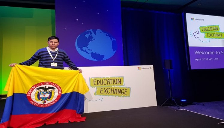 Maestros que enseñan con amor Profesor Eduardo Esteban Pérez. / Cortesía / La Opinión