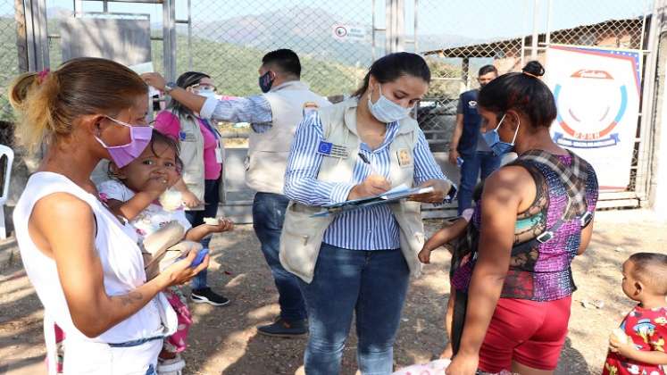 Buscan contribuir al mejoramiento de la respuesta integral de la crisis migratoria, mediante la prestación directa de servicios de orientación. / Cortesía/ La Opinión 