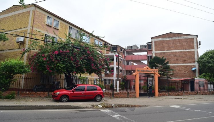En otra época, la construcción de ‘Los Bloques‘ fue un aire innovador y atractivo para la urbanización. / Fotos Pablo Castillo / La Opinión.
