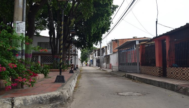 La comunidad ha sacado adelante la urbanización estos 46 años. / Fotos Pablo Castillo / La Opinión.