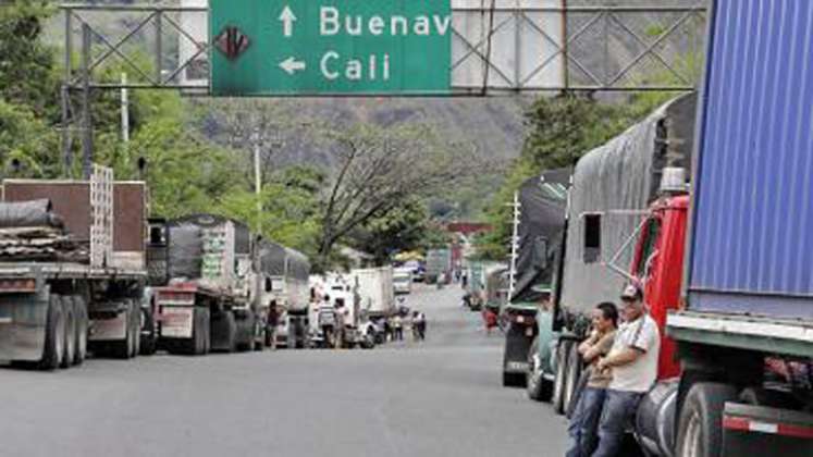 Los bloqueos regionales también tienen en vilo el transporte de leche desde el Cauca. / Foto: Colprensa 