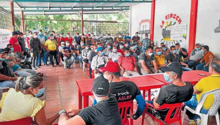 Aspecto de la reunión que se cumplió en Santa Rosa (El Zulia), donde se aprobó la implementación de corredor humanitario. 
