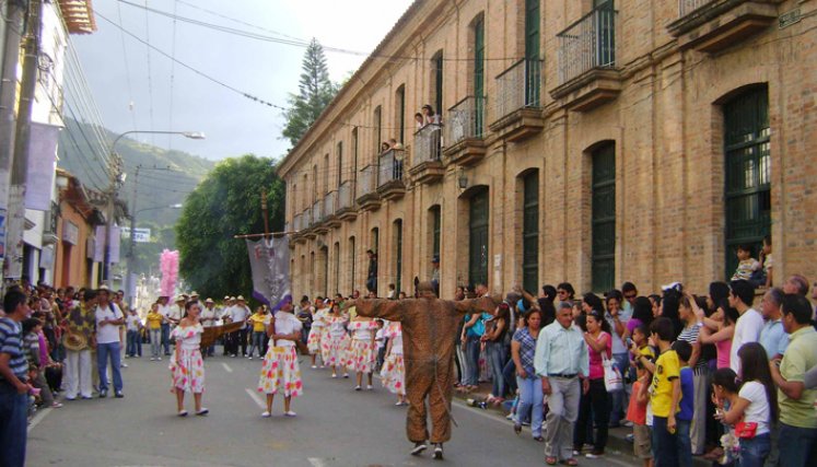 La danza del tigre se inmortalizó en el Desfile de los Genitores de Ocaña donde se muestra a través de comparsas el proceso evolutivo de la Hidalga Villa./ Fotos suministradas por la Casa de la Cultura Luis Sánchez Rizo de Río de Oro. / Foto: Cortesía