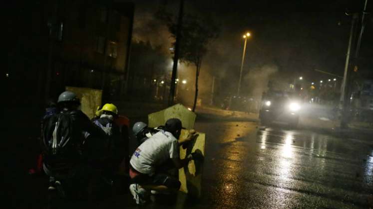  La Cruz Roja reportó haber atendido en Bogotá a 139 personas lesionadas, especialmente en la localidad de Usme, en donde se registraron 134 civiles y cinco uniformados lastimados. / Foto: Colprensa