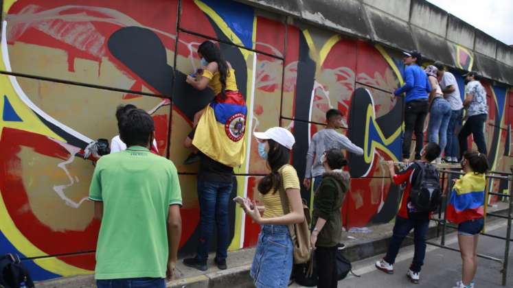 Mural sobre el Carlos Ramírez París.