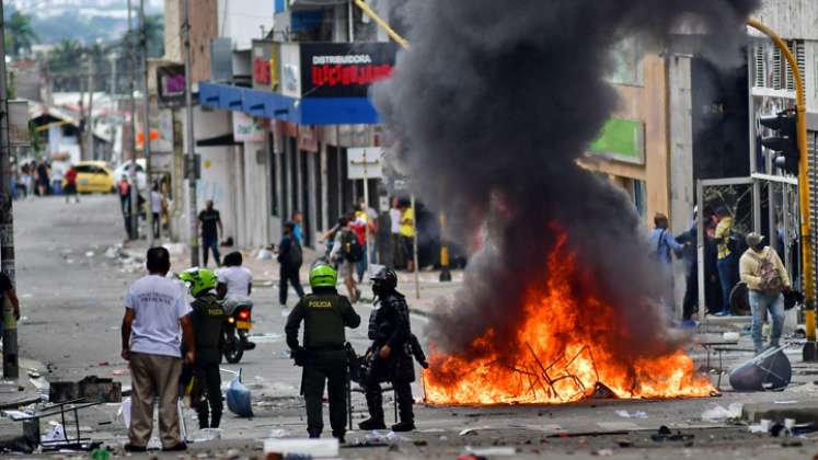 Se han incautado 138 armas de fuego, 100 armas traumáticas y 5.000 armas cortopunzantes y han resultado 540 policías lesionados, según las autoridades. / Foto: Colprensa