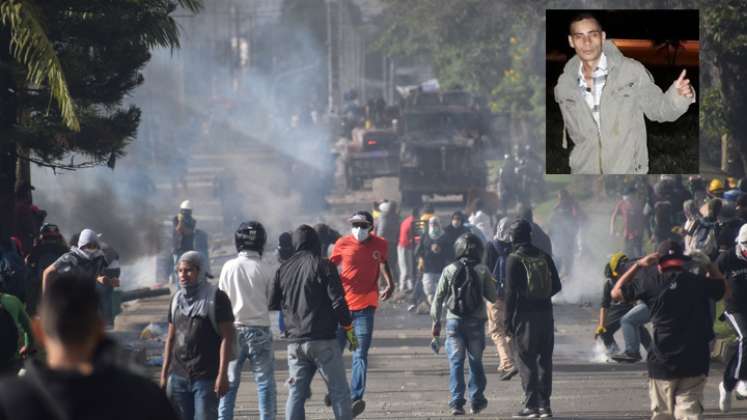 De acuerdo con la versión de otros manifestantes, Sebastián Quintero falleció luego que una granada aturdidora impactara su cuello. Gravemente herido, fue llevado a un centro asistencial del sur de la ciudad, pero ya no registraba signos vitales. 