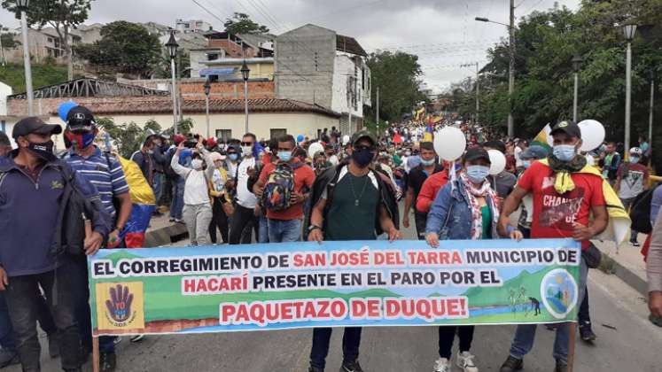 Aspecto de la marcha, ayer, en Sardinata por parte de unos 1.000 campesinos que participan en el paro nacional. / Foto: Cortesía