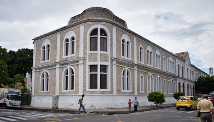 Biblioteca Pública Julio Pérez Ferrero.