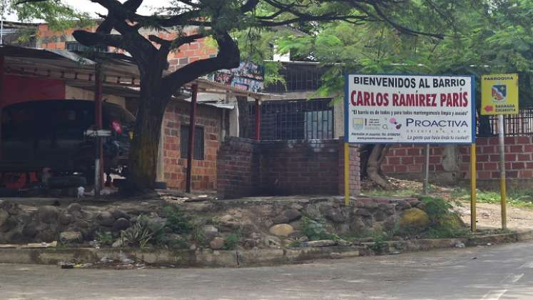 Por la forma del terreno, gran parte del barrio se construyó sobre una pendiente. / Foto Pablo Castillo / La Opinión.