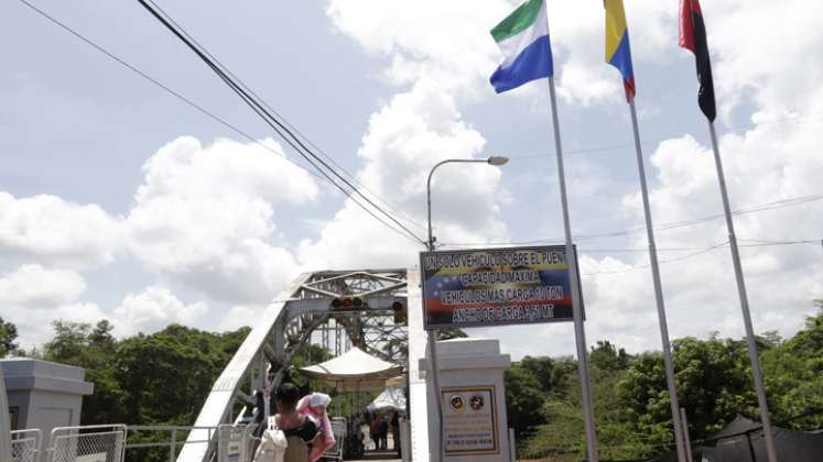 Así lució el puente La Unión en Puerto Santander una vez fue abierto del lado colombiano./Foto: Alfredo Estévez - La Opinión