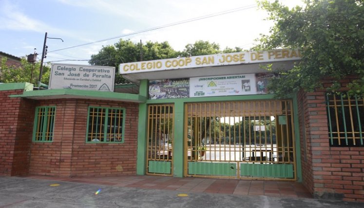 Un gran porcentaje de los niños de este barrio estudiaron en el Colegio Cooperativo San José de Peralta. / Fotos: Juan Pablo Cohen / La Opinión.