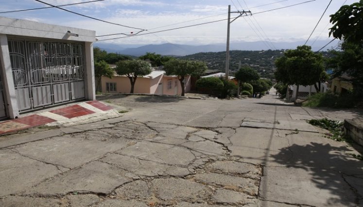 Tanto la parte Alta como Baja comparten el malestar de los daños en las vías. / Fotos: Juan Pablo Cohen / La Opinión.