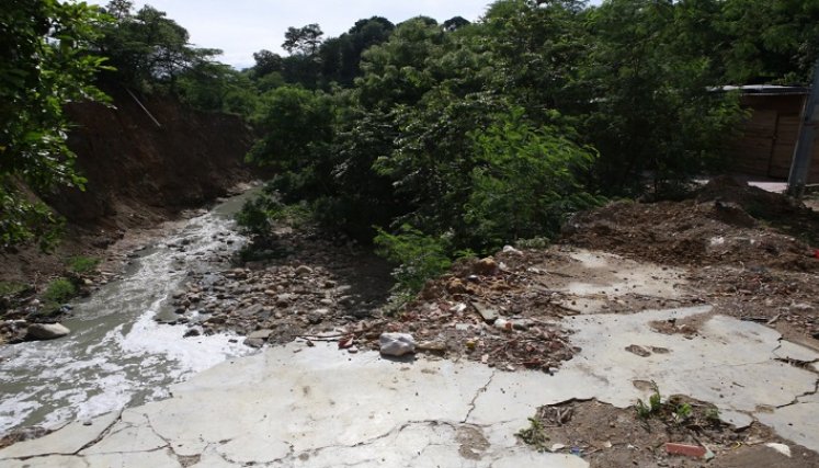 Los problemas más urgentes por los que piden intervención la comunidad, son el sector 'La Cañada' y en las calles destapadas, un riesgo constante de accidentalidad en los adultos mayores. / Fotos: Juan Pablo Cohen / La Opinión.