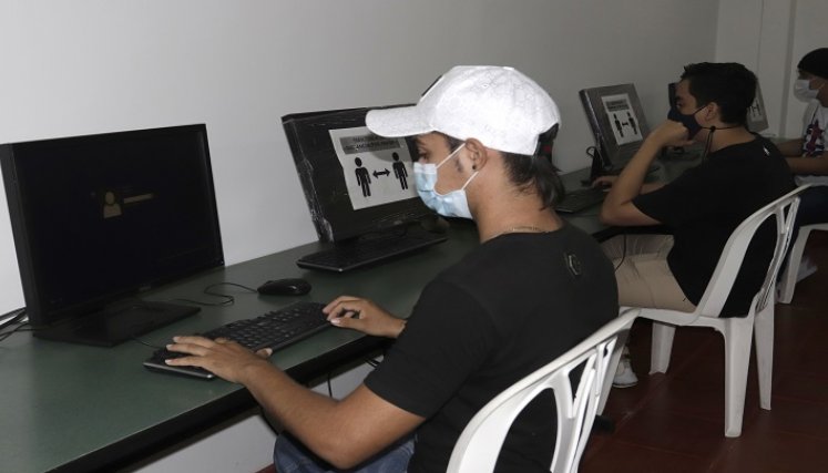 Padres y docentes, en desacuerdo con regreso a clases presenciales Los estudiantes deberán asistir presencialmente a todas las clases. / Cortesía/ La Opinión