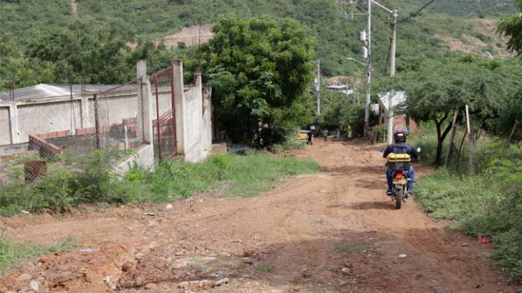 Otras vías secundarias siguen a la espera de pavimentación.