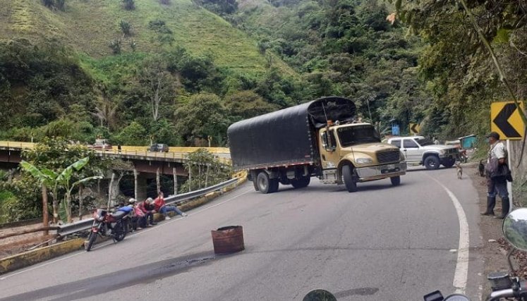 Bloqueos se mantienen