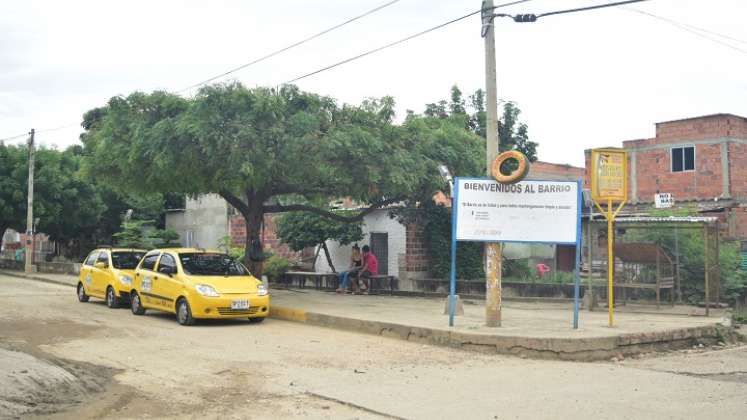 La plazoleta Jesús de Nazaret es el único sitio de esparcimiento del barrio, actualmente es un paradero de taxis. / Fotos Pablo Castillo / La Opinión.