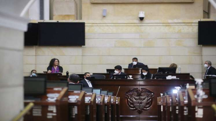 El proyecto de reforma constitucional por medio del cual se recorta el periodo de descanso de los congresistas en un mes, fue aprobado el viernes por la plenaria del Senado./Foto: colprensa