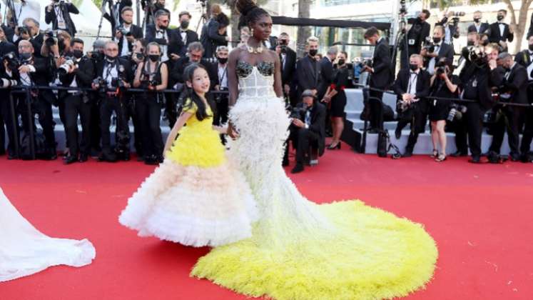 Roban joyas de la actriz Jodie Turner en Cannes