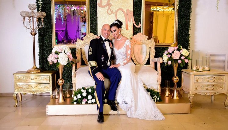 Daniela Salazar contrajo matrimonio con el militar del Ejército de EE.UU, Mario Colón./ Cortesía/ La Opinión 