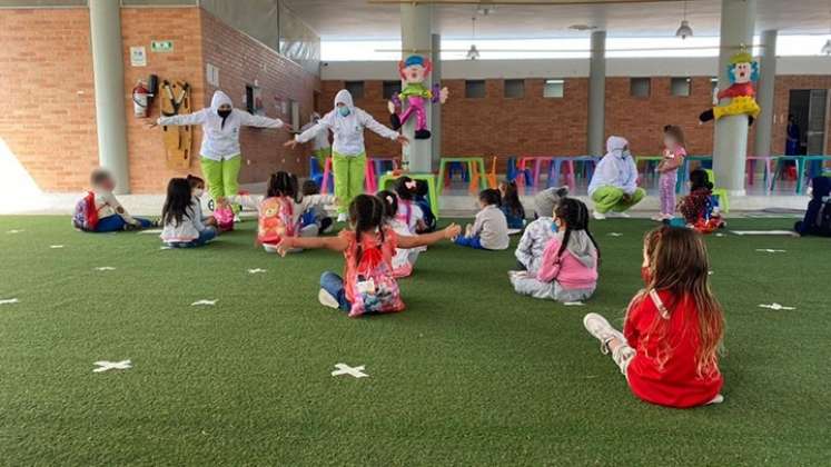 Los niños cumplen con todos los protocolos de bioseguridad. 