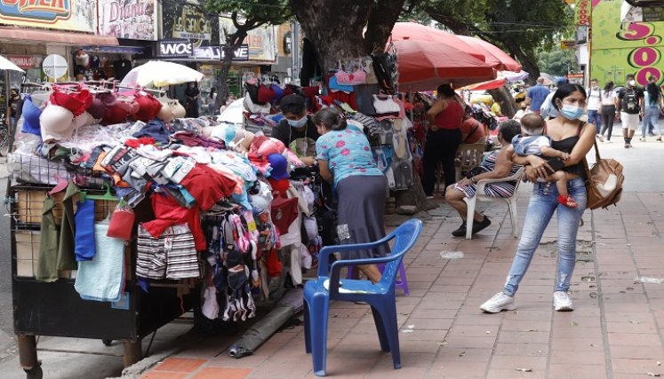 El DANE cataloga como empleo informal el desempeñado en empresas con 5 empleados o menos / Alfredo Estévez / La Opinión