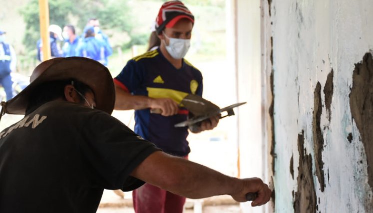 El trabajo fue desarrollado por integrantes del  Voluntariado Construimos Futuro, de la Unión Vial Río Pamplonita, y se trató de la sexta jornada organizada por trabajadores de la empresa encargada de la vía 4G Pamplona–Cúcuta. / Foto: Cortesía