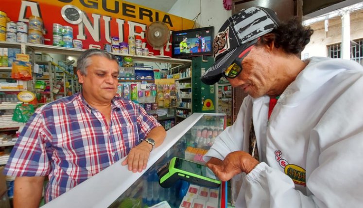José Arias Durán es un ejemplo digno de imitar que no se arruga ante las adversidades. Escribe canciones a pesar de no contar con manos. / Foto: Javier Sarabia