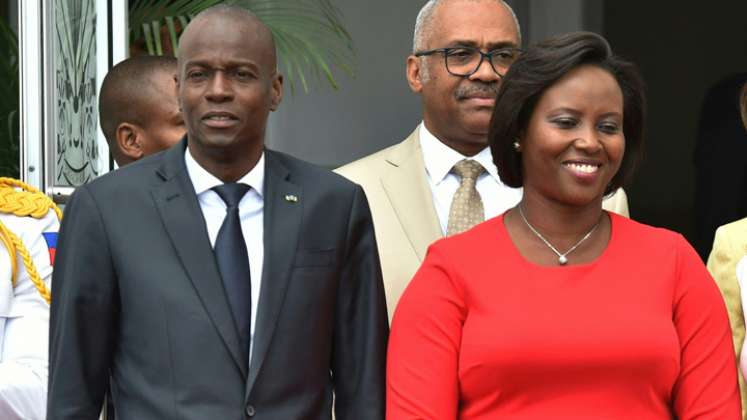 El presidente haitiano Jovenel Moise y la primera dama haitiana Martine Moise son vistos en el Palacio Nacional en Puerto Príncipe, Haití. La viuda del líder haitiano asesinado Jovenel Moise, quien resultó gravemente herido en el ataque que cobró su vida, el 10 de julio de 2021 emitió sus primeras declaraciones públicas desde el asalto, pidiendo a la nación que no "pierda el rumbo". / Foto: AFP