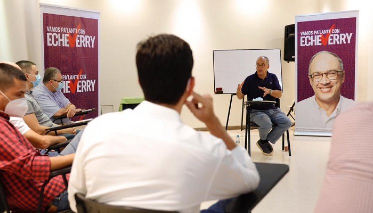 Juan Carlos Echeverry estuvo en Cúcuta recogiendo firmas para su candidatura presidencial./Foto cortesía para La Opinión