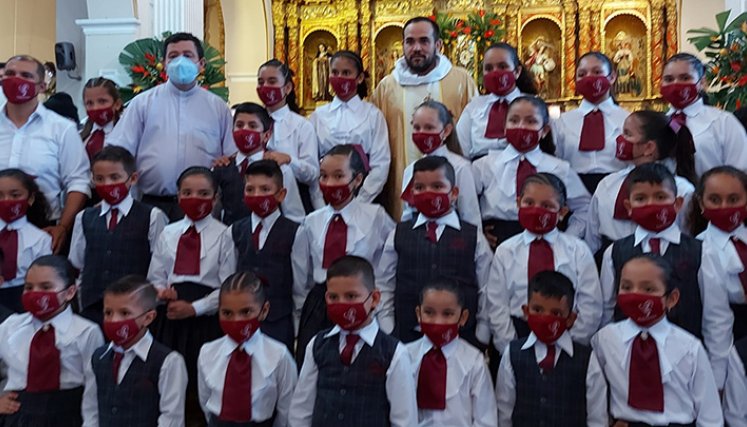 Los niños del Catatumbo a través de los cantos marianos claman por la paz mundial