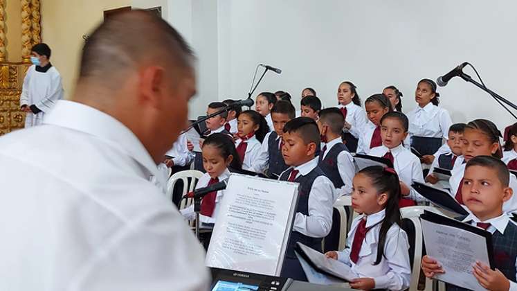 Los niños del Catatumbo a través de los cantos marianos claman por la paz mundial