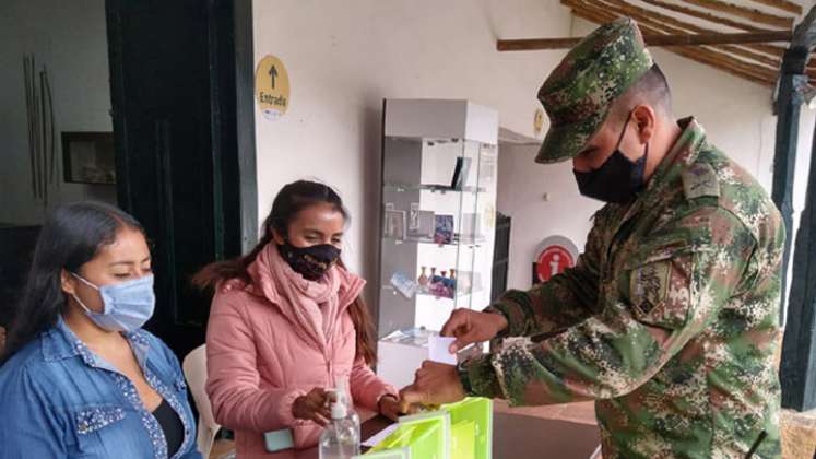 El sargento del Ejército Nacional, Edwin Agredo Parra, representante del medio ambiente. / Cortesía / La Opinión