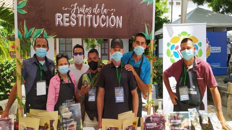 Víctimas del Catatumbo muestran sus productos agrícolas./Foto: cortesía