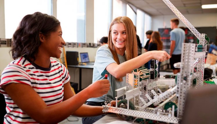 Es necesario crear herramientas que acerquen a las niñas, adolescentes y mujeres a las disciplinas STEM tanto como a nuevas habilidades empresariales