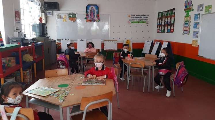 La mayoría de instituciones educativas están implementando la presencialidad, pero bajo el modelo de alternancia. A la fecha, más de 29 mil estudiantes han regresado a las aulas de clase.