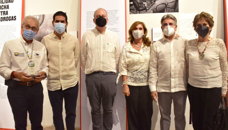    El alcalde de Cúcuta, Jairo Yáñez, Julián Colmenares, Alberto Escovar Wilson-White, Yolanda Rey de Colmenares, Raúl Colmenares y María Teresa Vela Vicini.  / Foto: Pablo Castillo.