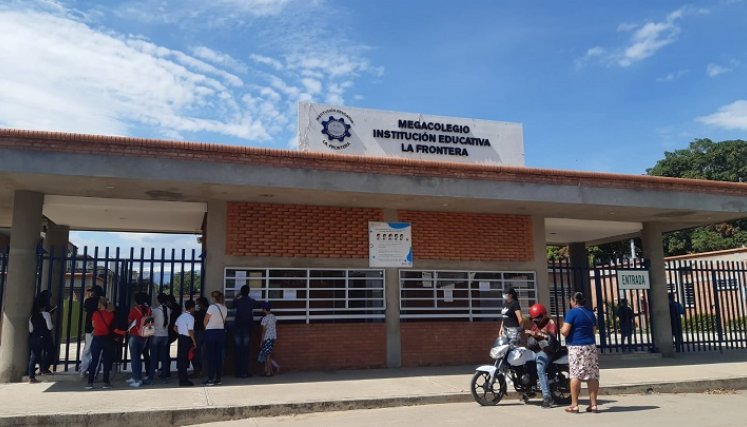 Los menores entre los 12 a 17 años solo deben ser vacunados con el biológico de Pfizer, esto, de acuerdo con las recomendaciones del Comité de Vacunas y el Invima/ Foto: La Opinión 