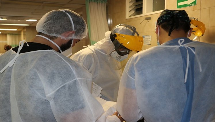 Profesionales de la salud ofrecen los servicios las 24 horas en el Centro Respiratorios Transitorio.