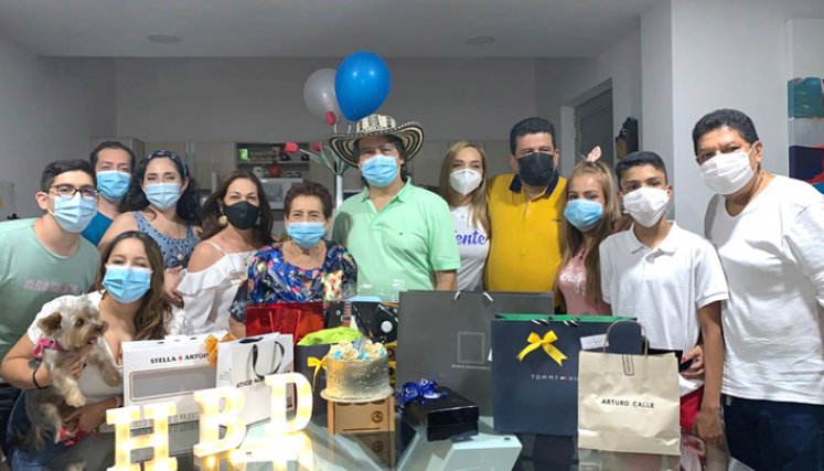 El pasado domingo 19 de septiembre cumplió años el suscriptor de La Opinión, William Jesús Suárez Correa, quien fue agasajado por su familia y amigos más cercanos. 